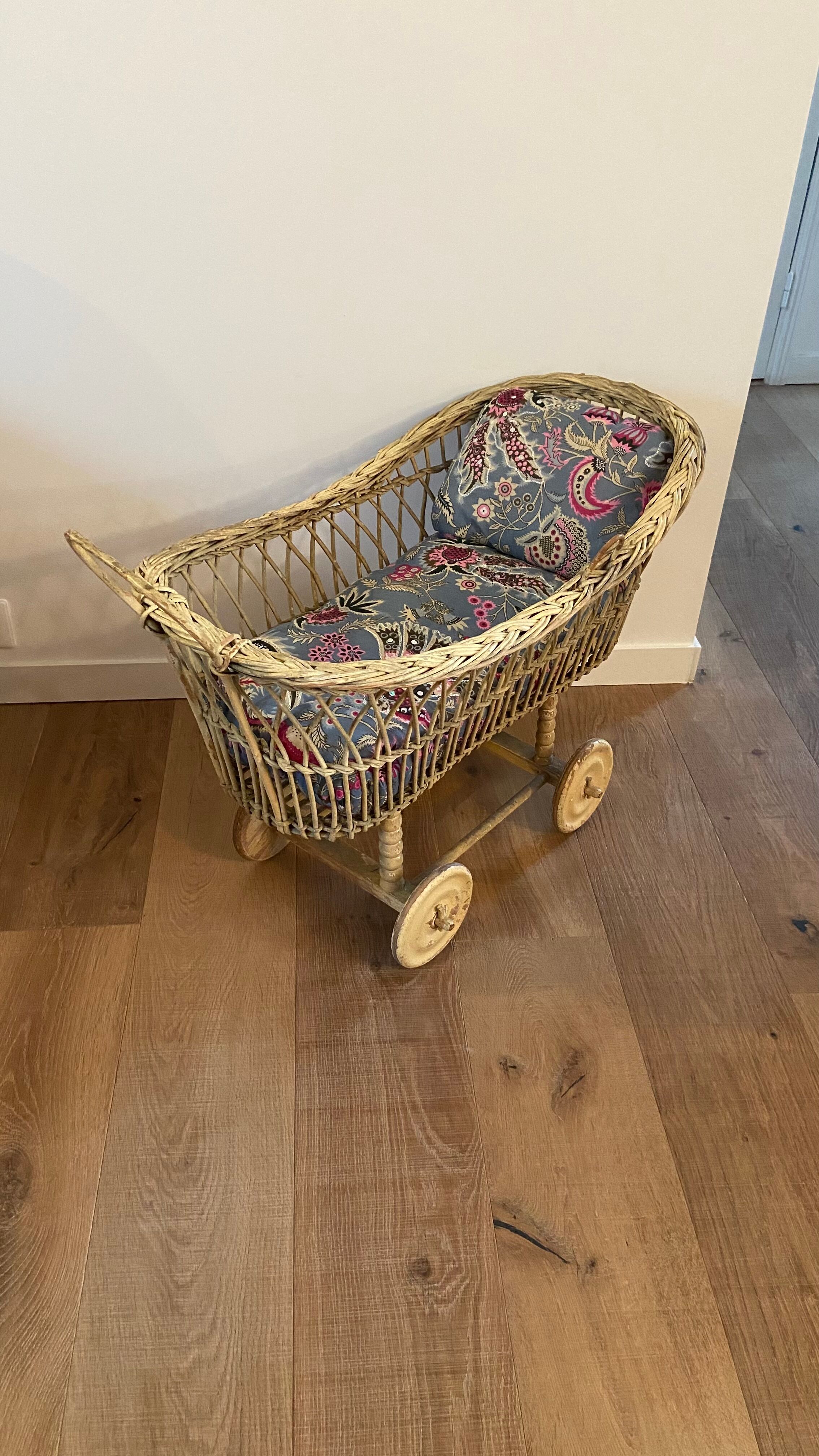 Christmas Pop-up 2022 -Vintage rattan doll stroller cradle