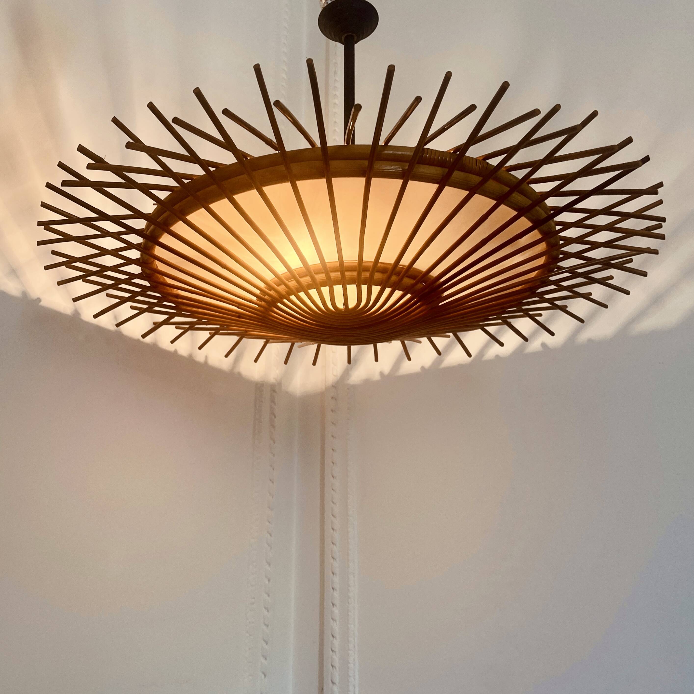 Grand lustre en rotin années 60