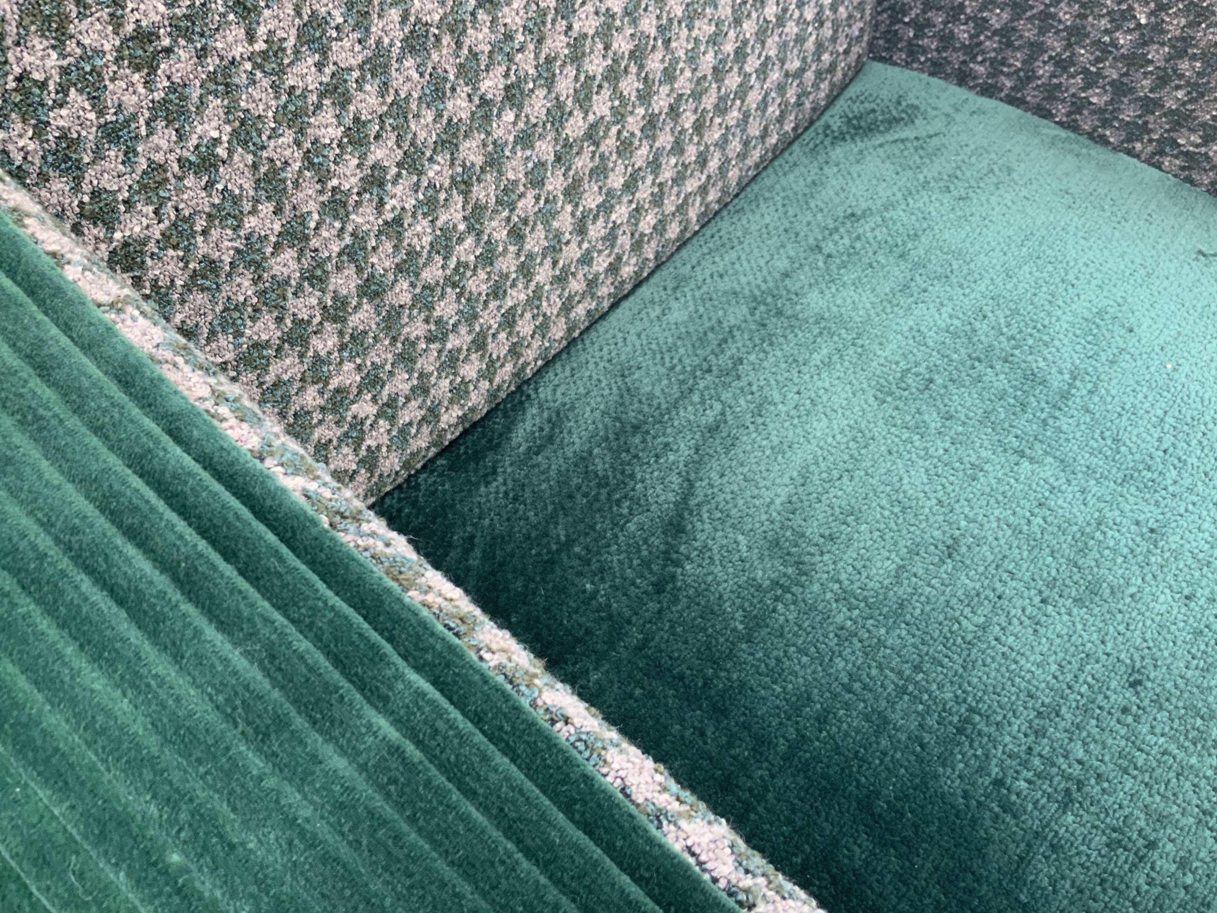 Retro armchair from around 1960 in forest green with houndstooth pattern.