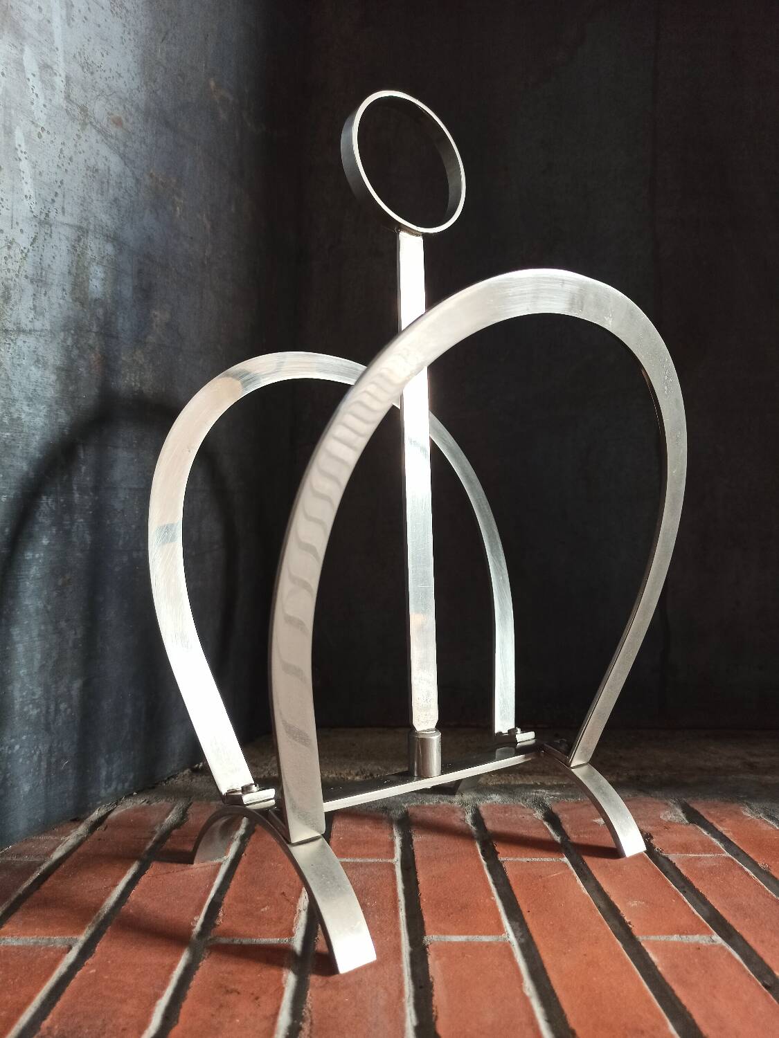 Porte-revues vintage en acier inoxydable brillant