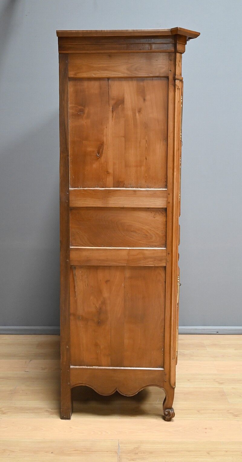 4-door cherry wood cabinet, regional work, Louis XV style – first part of the 19th century