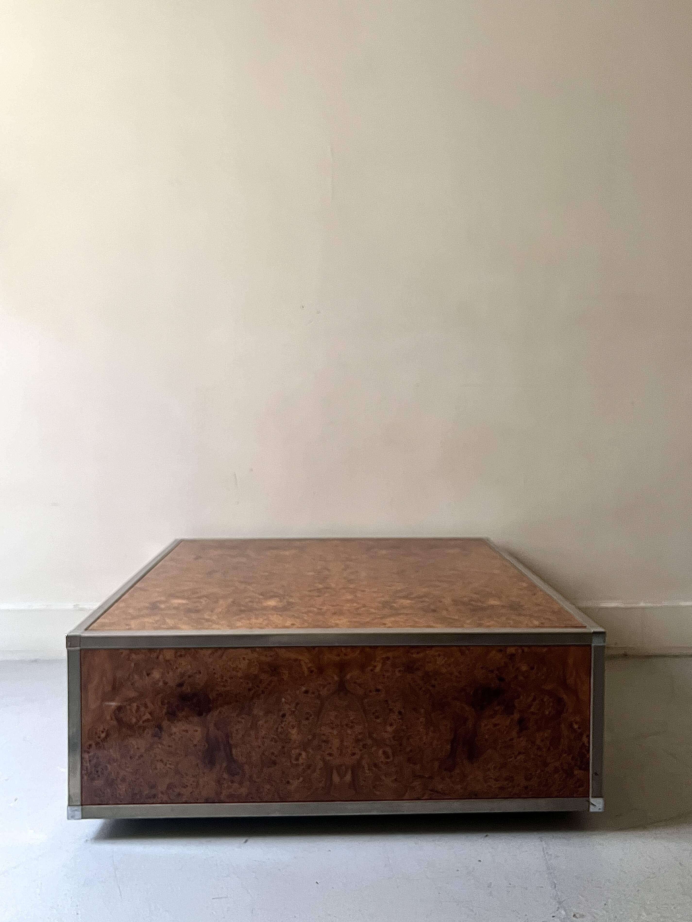 Square coffee table in metal and elm burl in the style of Willy Rizzo, 1970