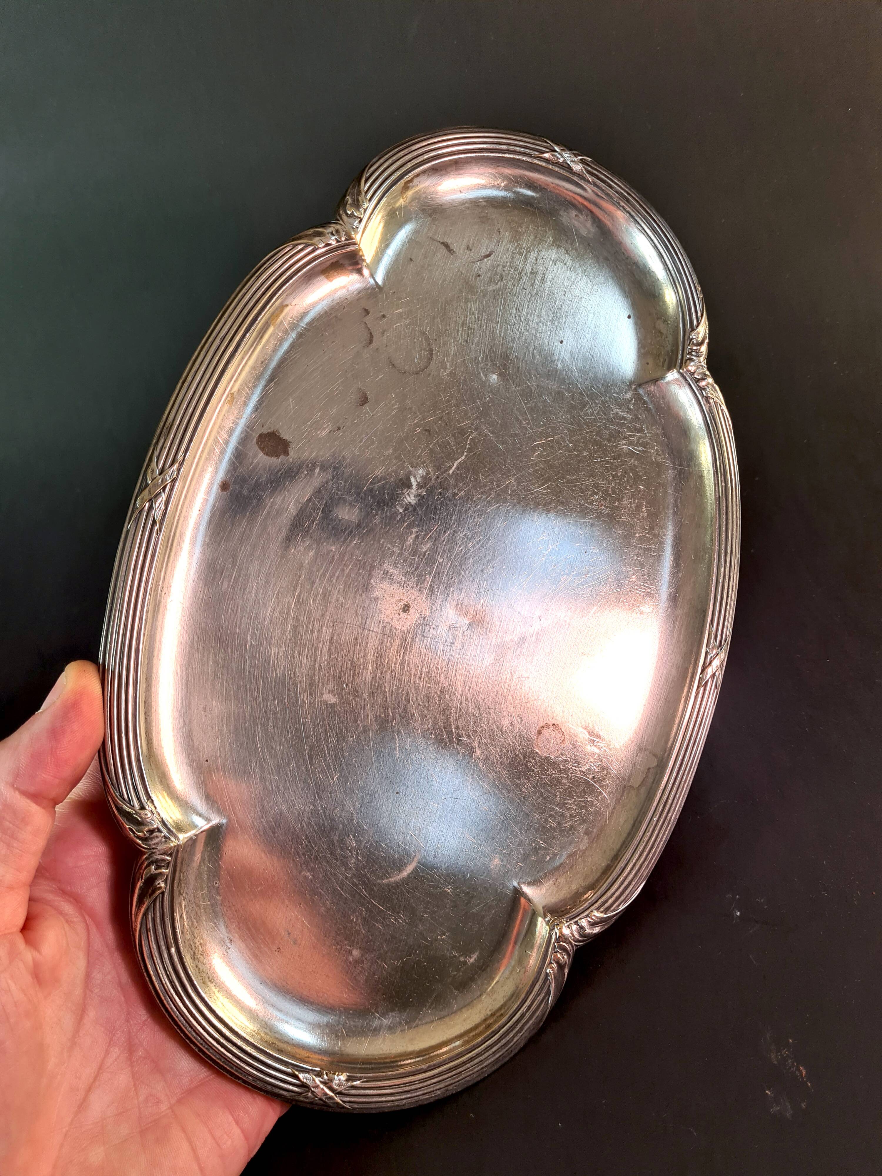 Élégance à l’ancienne : Service à vodka en métal argenté