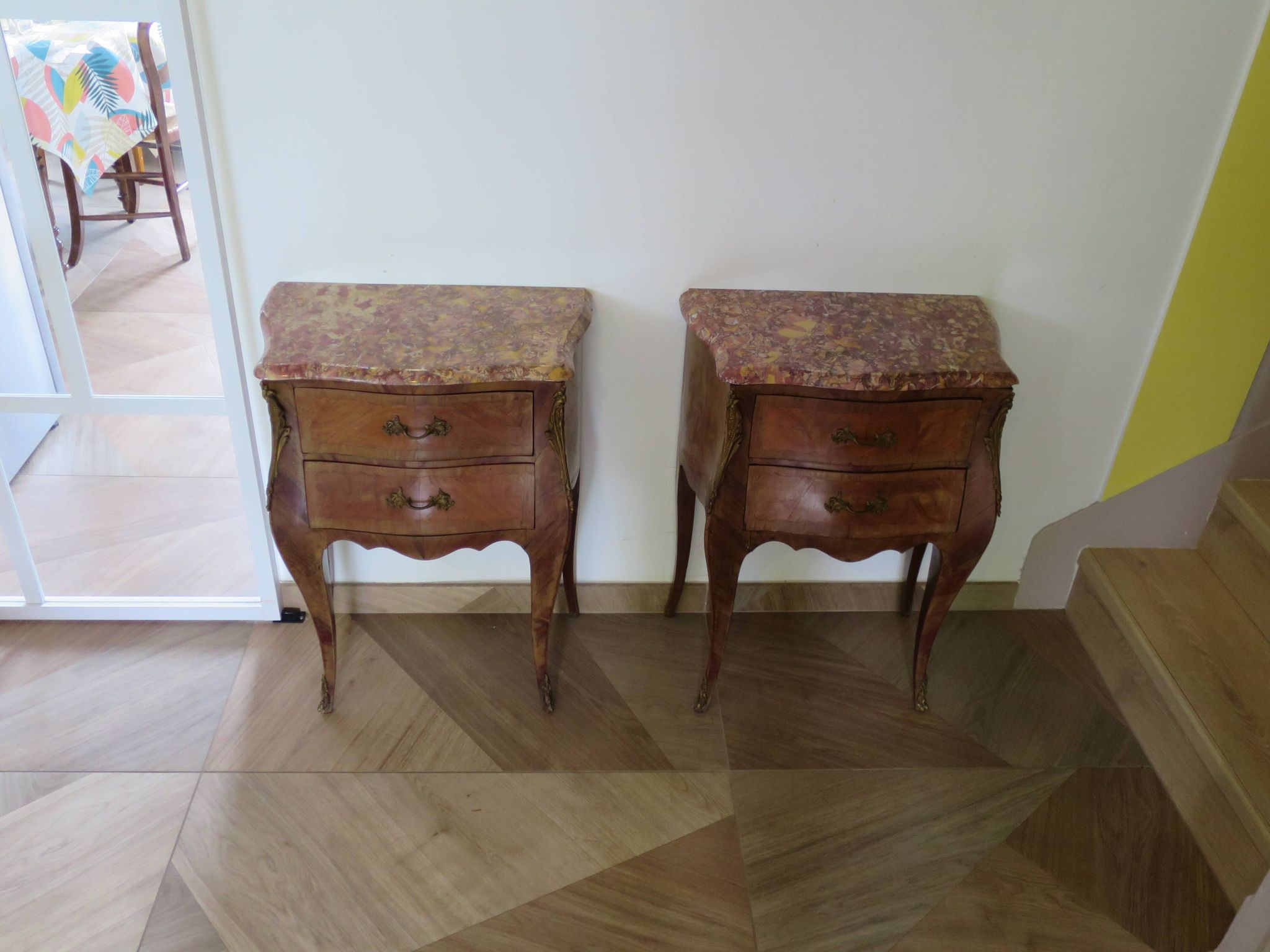 Paire de 2 chevets-louis xv-marqueterie-2 tiroirs-marbre rose