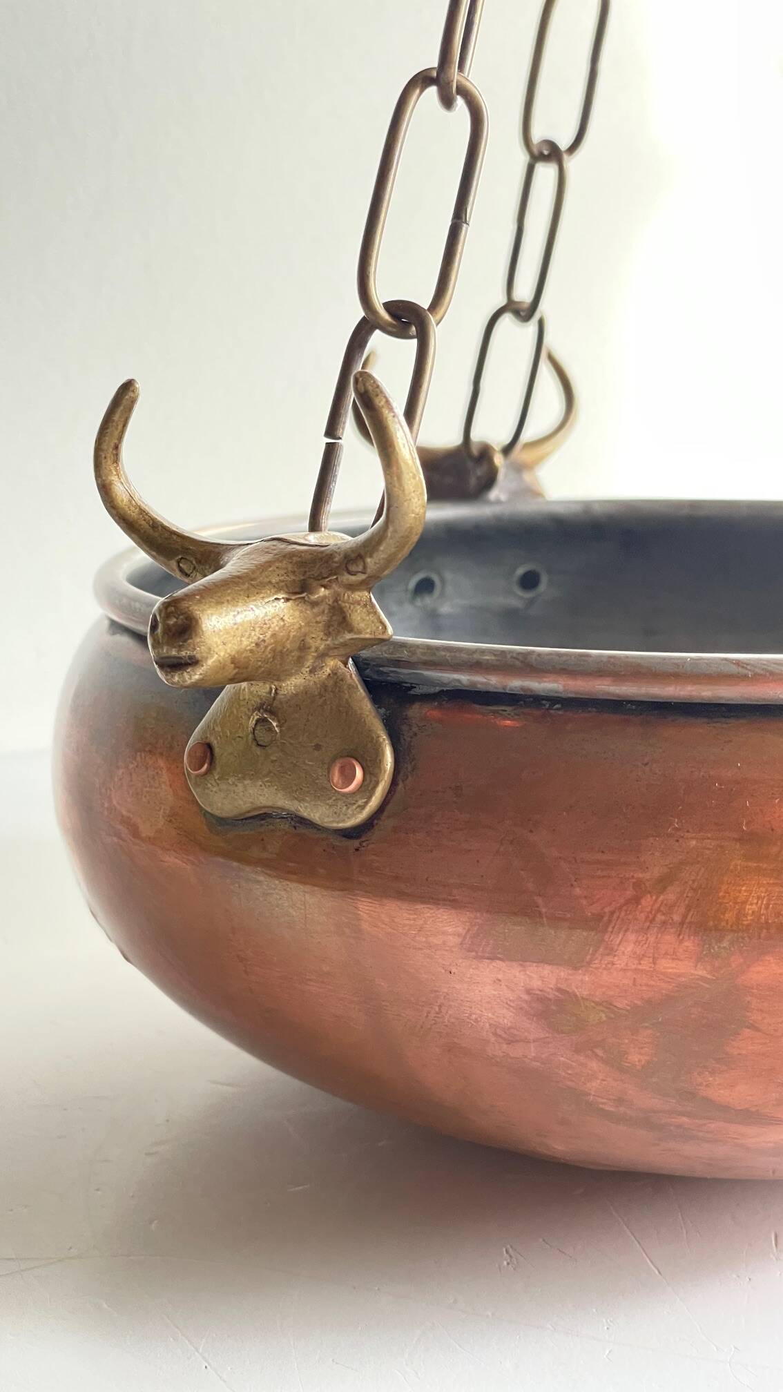 Cache-pot suspendu aux 3 buffles vintage