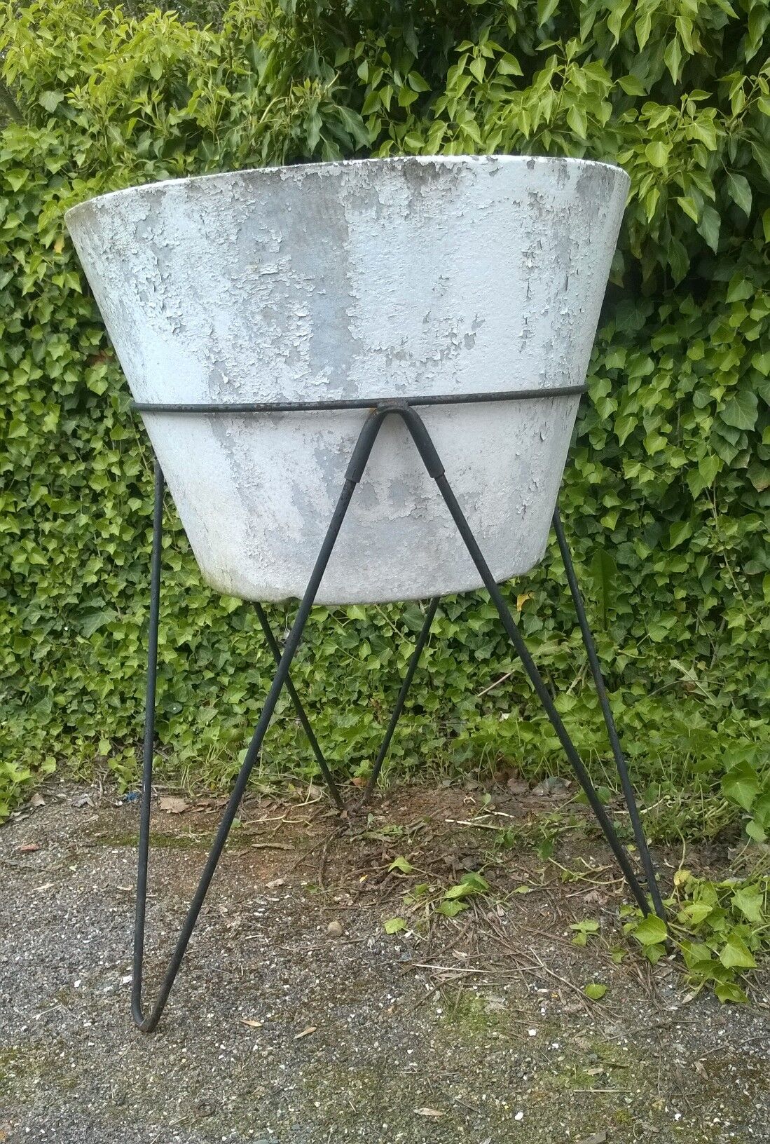 Conical gardener by Eternit 1950