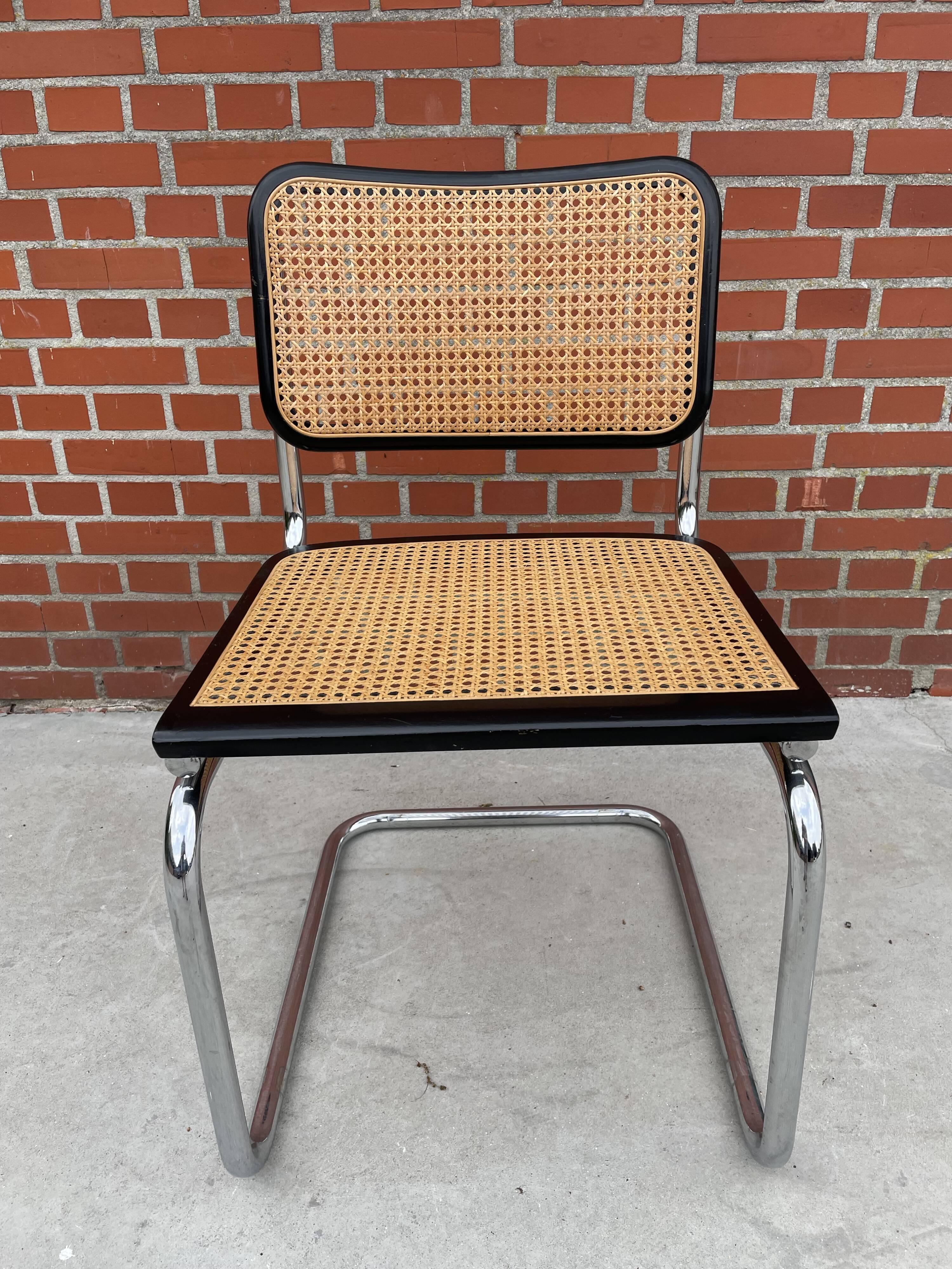 Chaise en chrome et noir