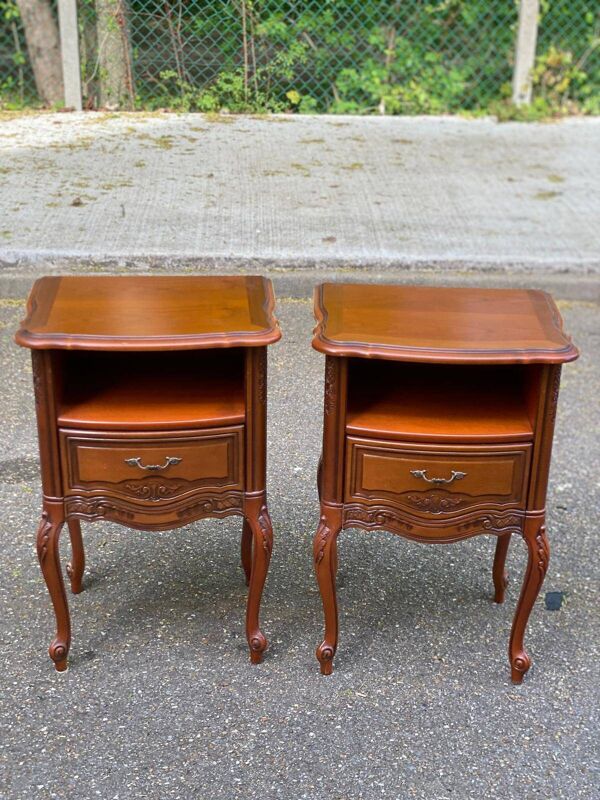 2 tables de chevet Louis XV en merisier 1960