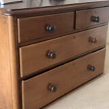 Low English style chest of drawers in very good condition