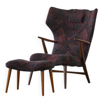 Madsen & Schubell, chaise longue and stool with backrest in teak, reupholstered, 1950s.