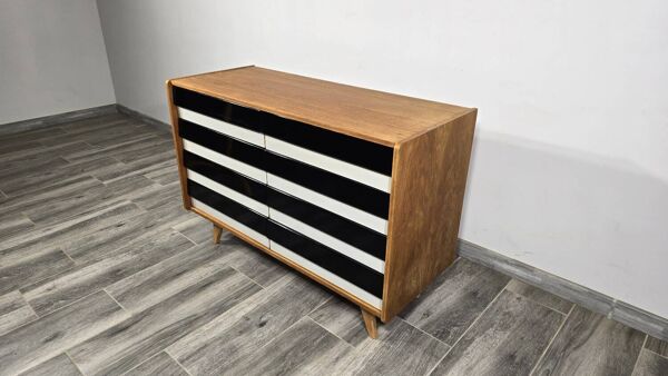 Buffet de Jiri Jiroutek pour Interior Prague