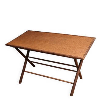 Foldable rattan table