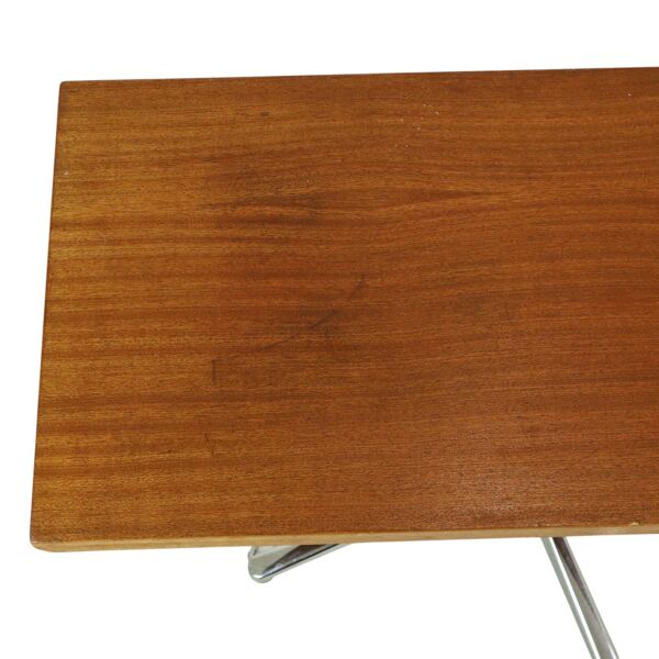Table basse vintage avec plateau en bois et roulettes chromées, 90 cm