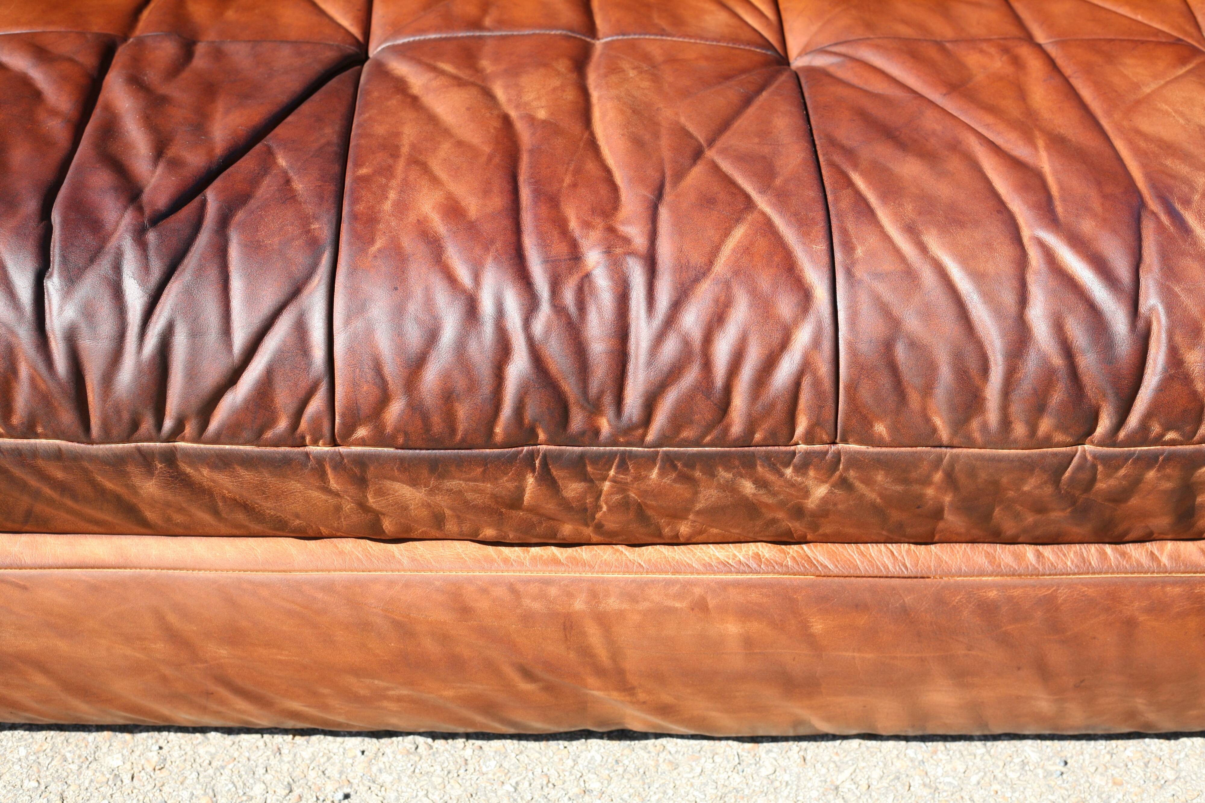 Canapé cuir vintage années 70 convertible