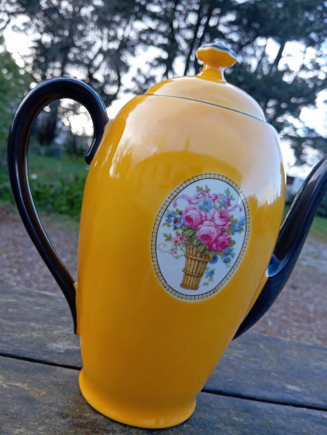 Yellow and black teapot, floral medallion, Deuschland porcelain, circa 1920
