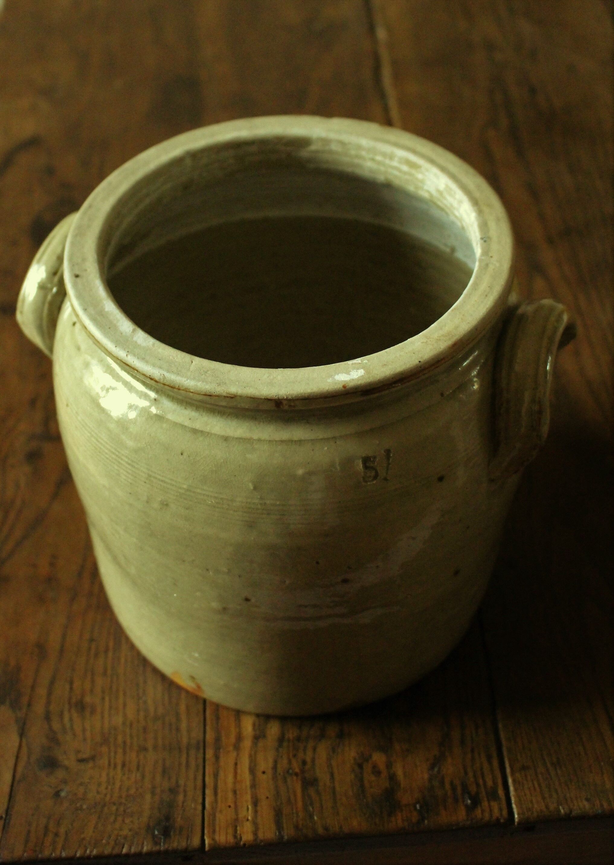 Grey glazed stoneware pot two handles 5 L