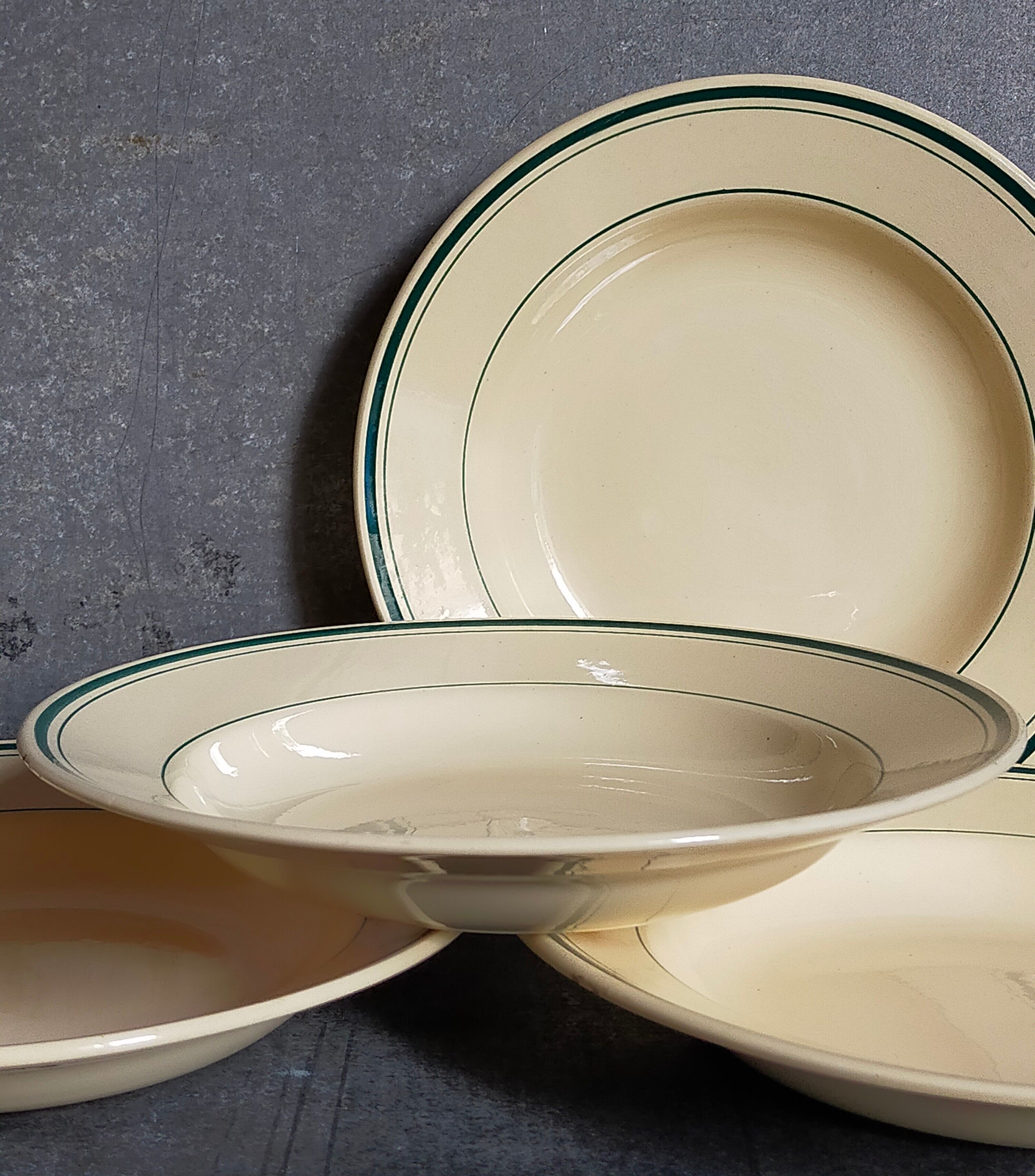 Four plates l'Amandinoise de Saint-Amand ancient