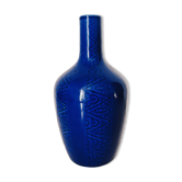 Vase bleu décor incisé géométrique