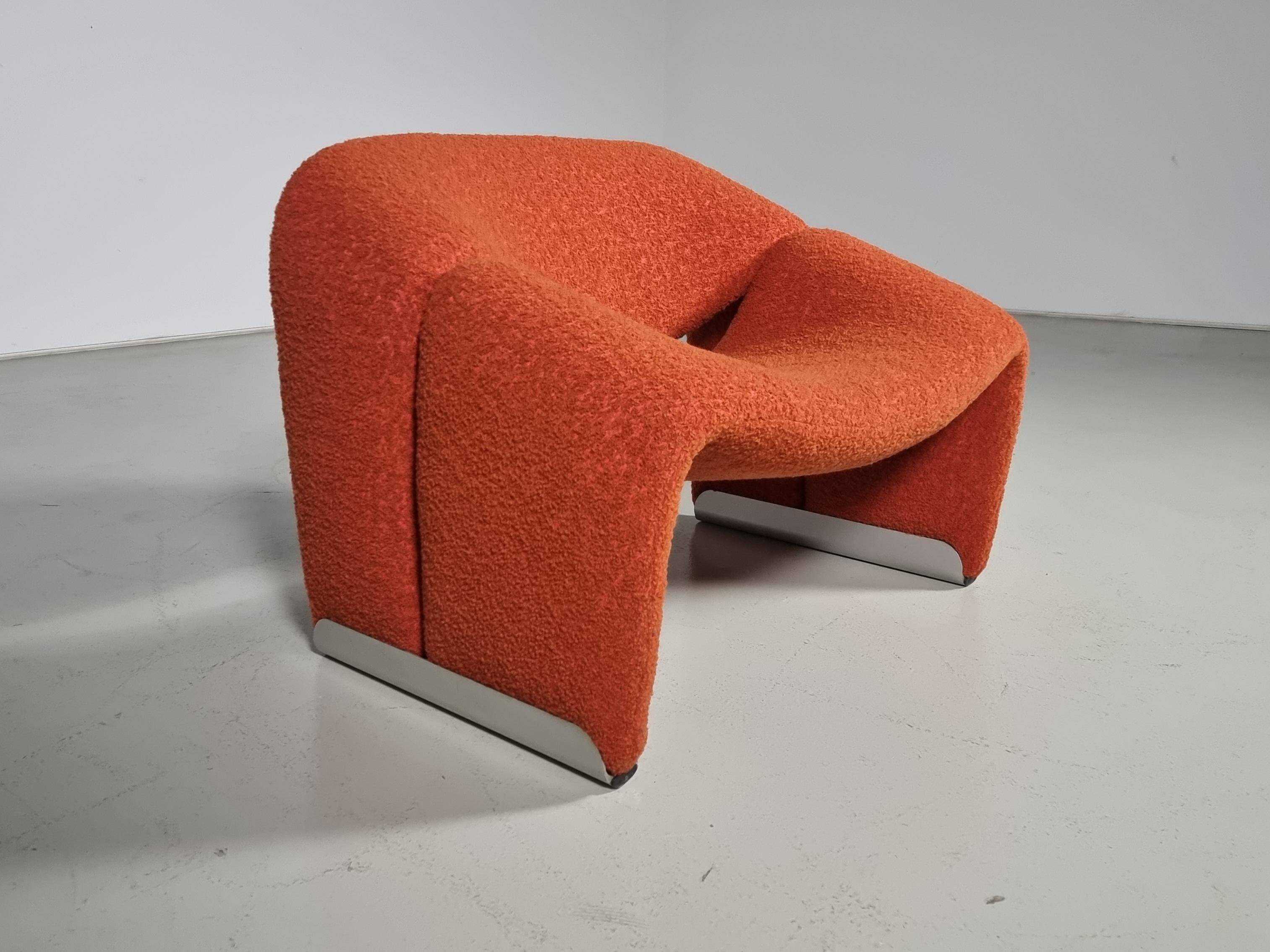 F598 Groovy 'M' chaise in orange/red bouclette by Pierre Paulin for Artifort, 1980