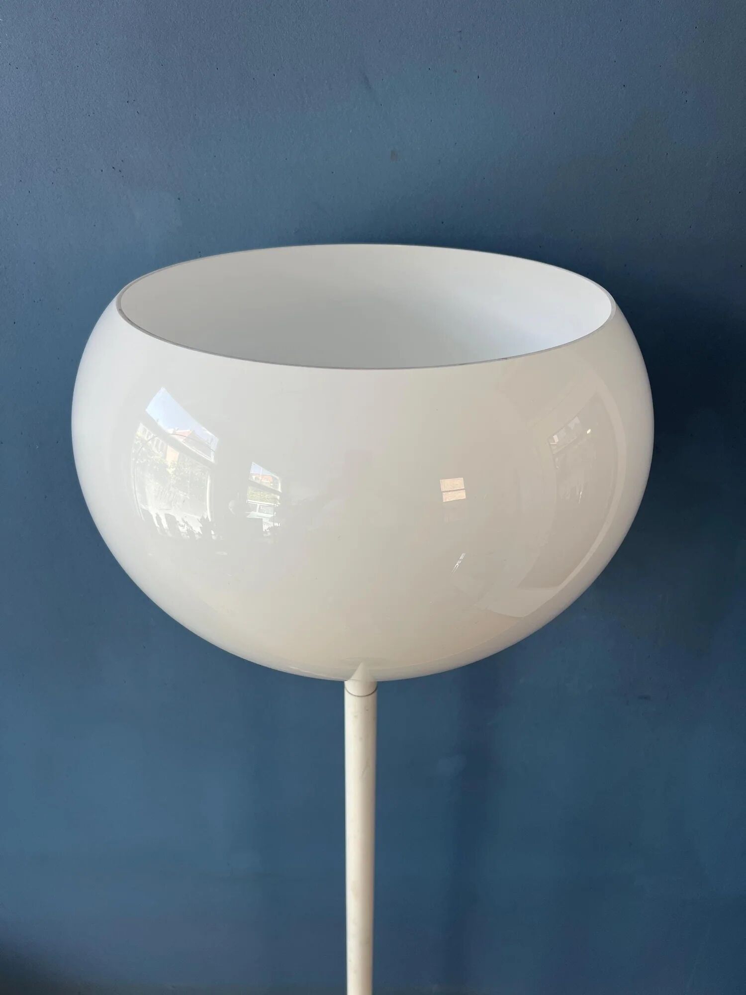 Lampadaire blanc vintage du milieu du siècle de style Guzzini de l'ère spatiale