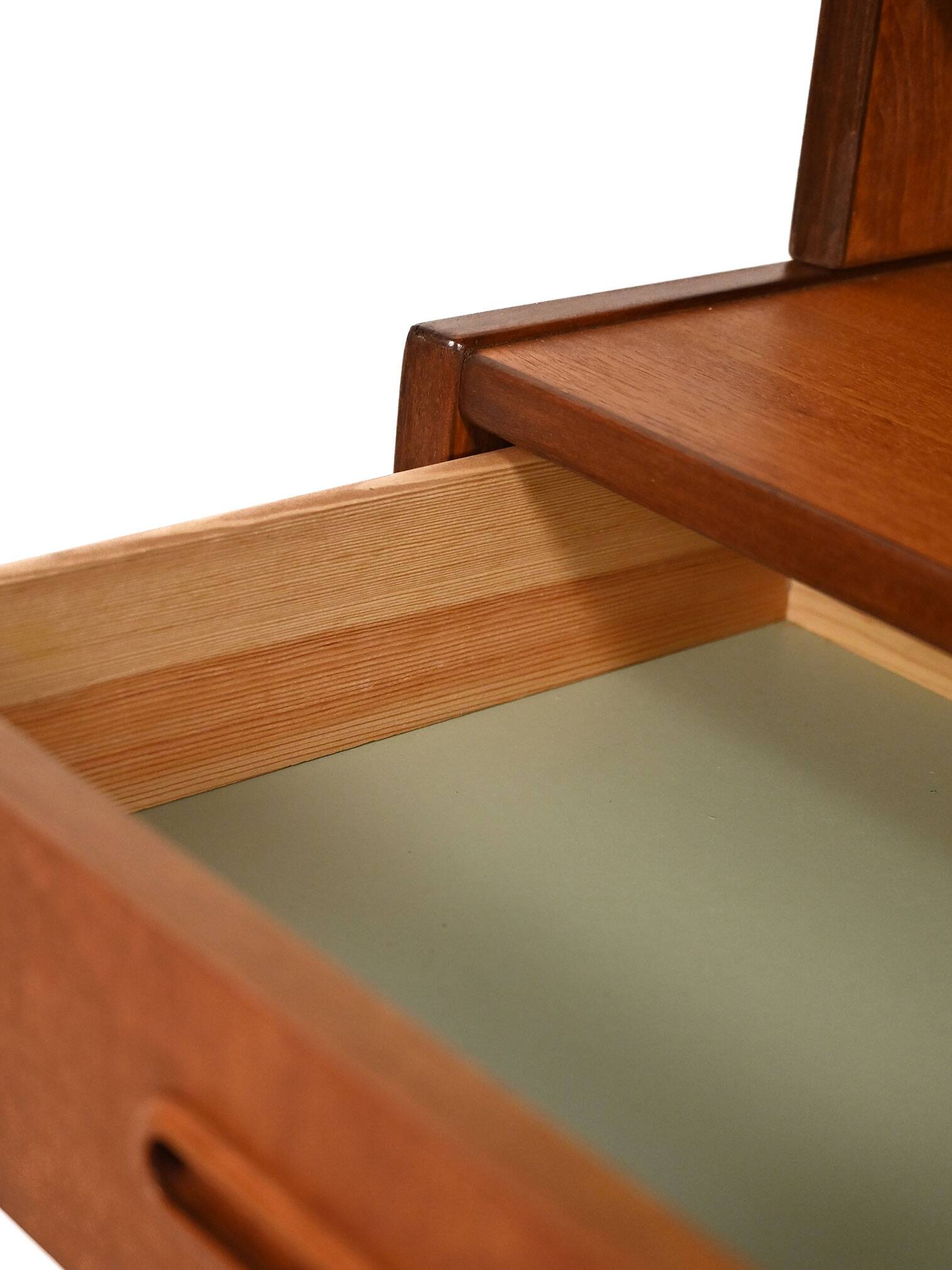 Small Scandinavian teak bookcase, 1960s