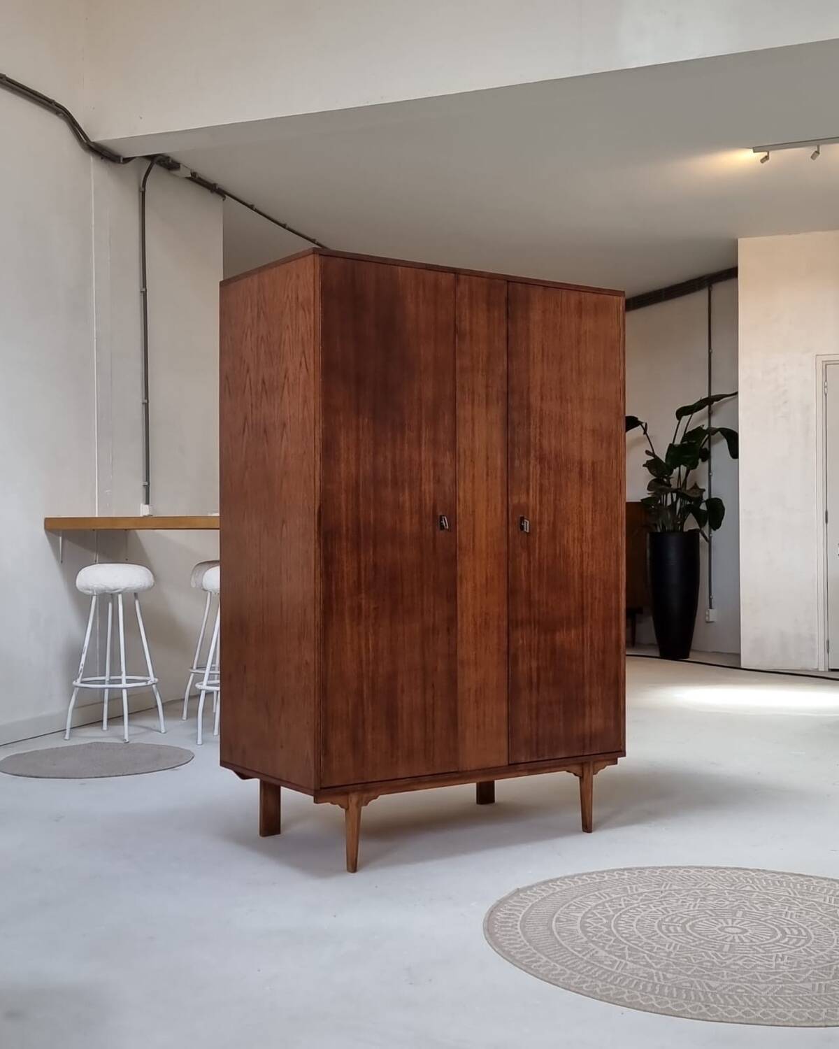 Armoire du milieu du siècle