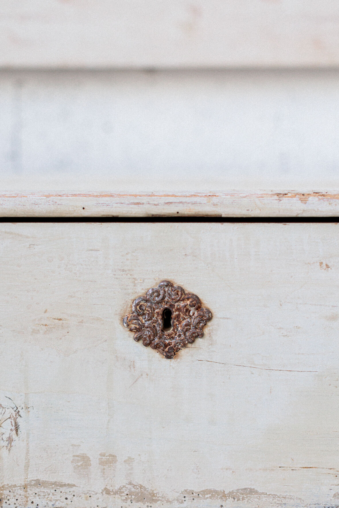 White wooden chest bench