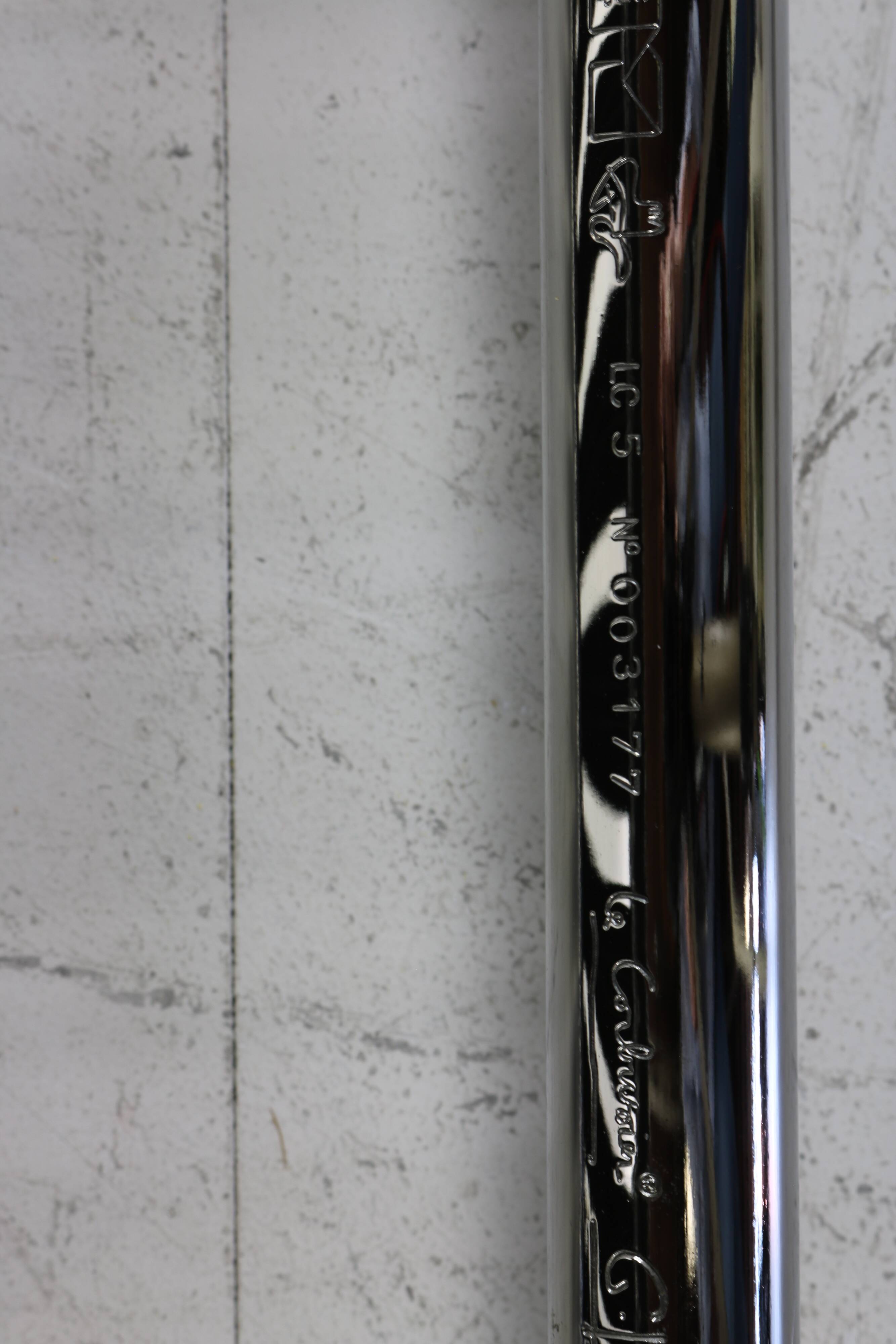 Beautiful designed black leather LC5 three seater sofa by Cassina