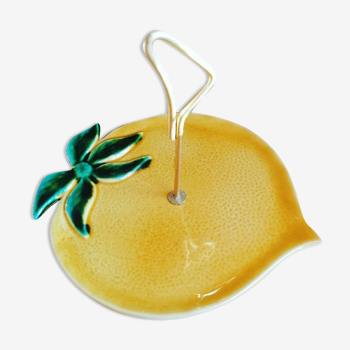 Ancien plat à fromage en forme de citron, anse en laiton céramique jaune vintage 1970