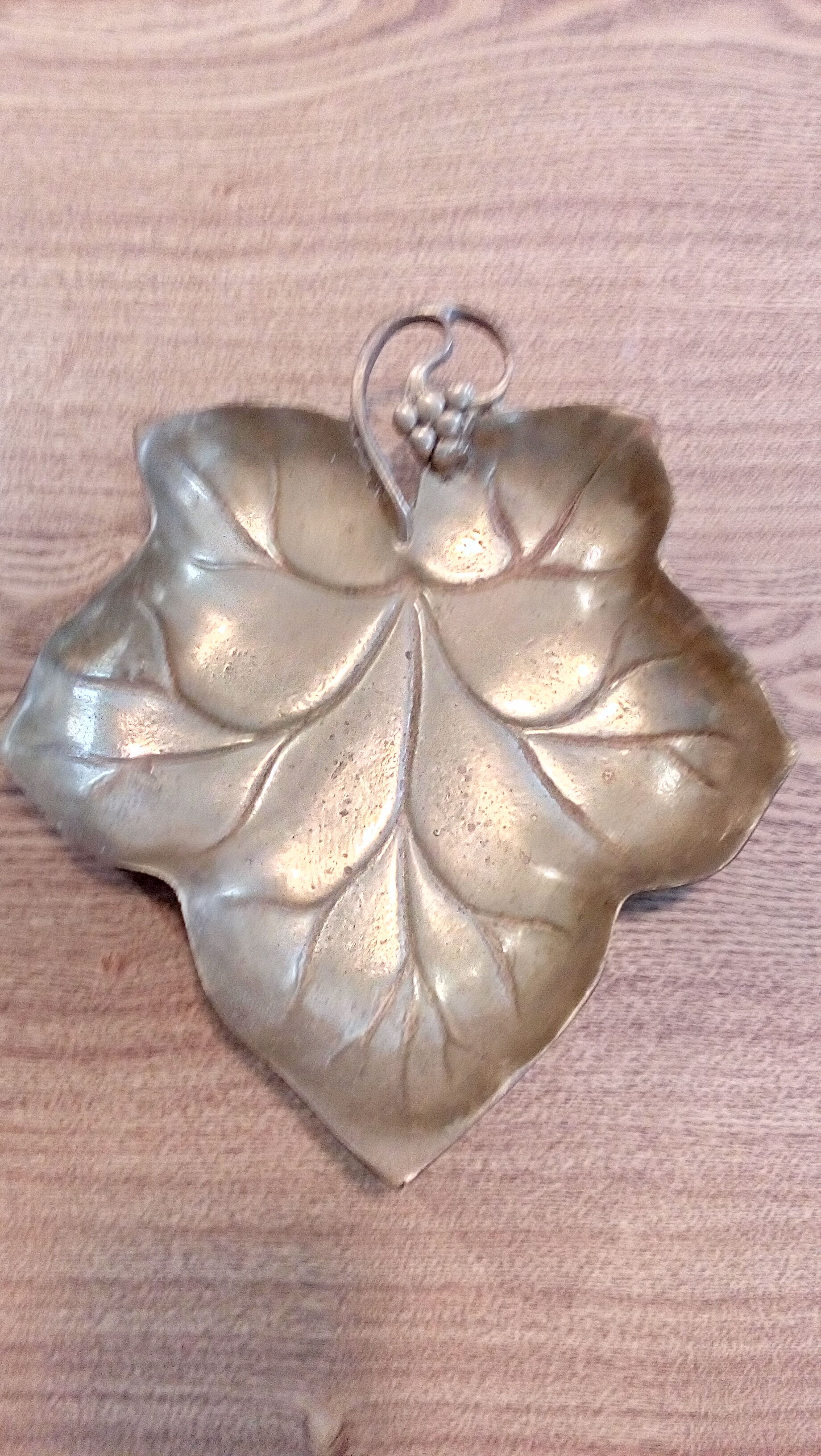 Brass leaf catchall