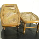 Paire de reposes-pieds en bois et cannage ancien
