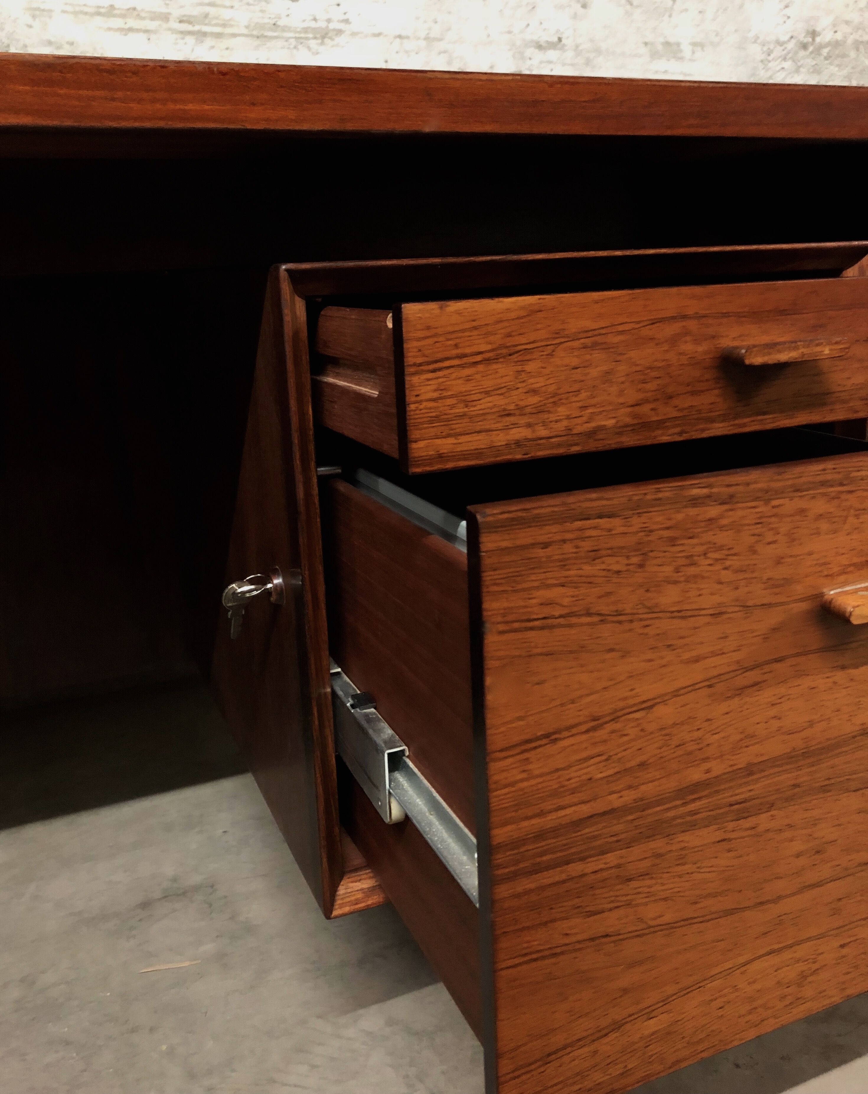 Bureau danois en palissandre par Arne Vodder pour Sibast Møbler