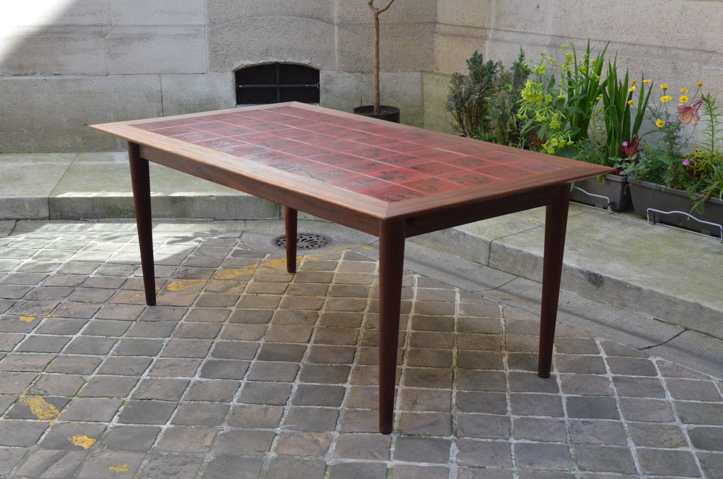 Dining table in wood and ceramic