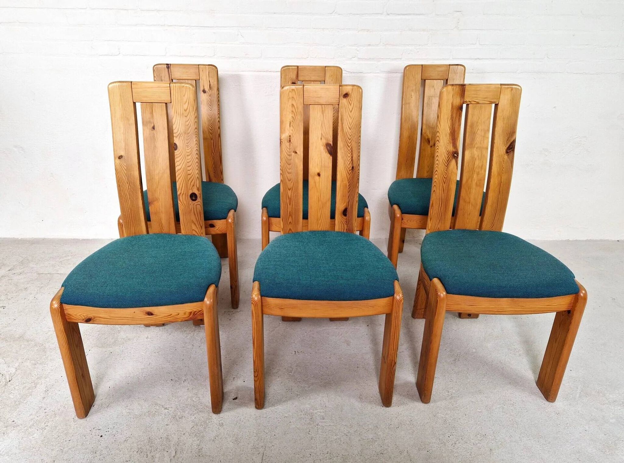 Ensemble de 6 chaises de salle à manger en pin danois, années 1970.