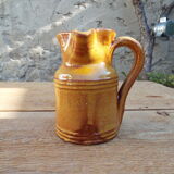 Pitcher side beak