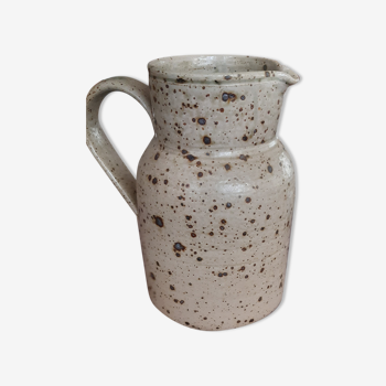 Sandstone pitcher