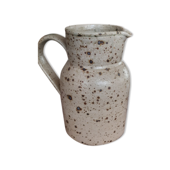 Sandstone pitcher