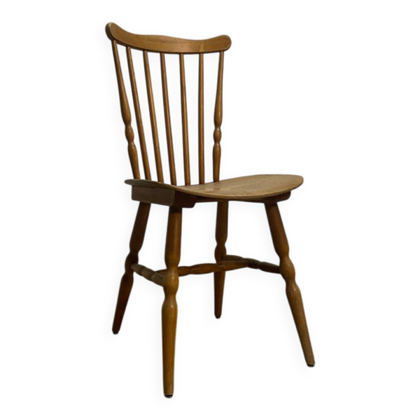 Chaise en bois ''occidentale