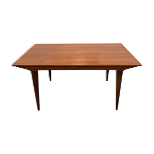 Table scandinave