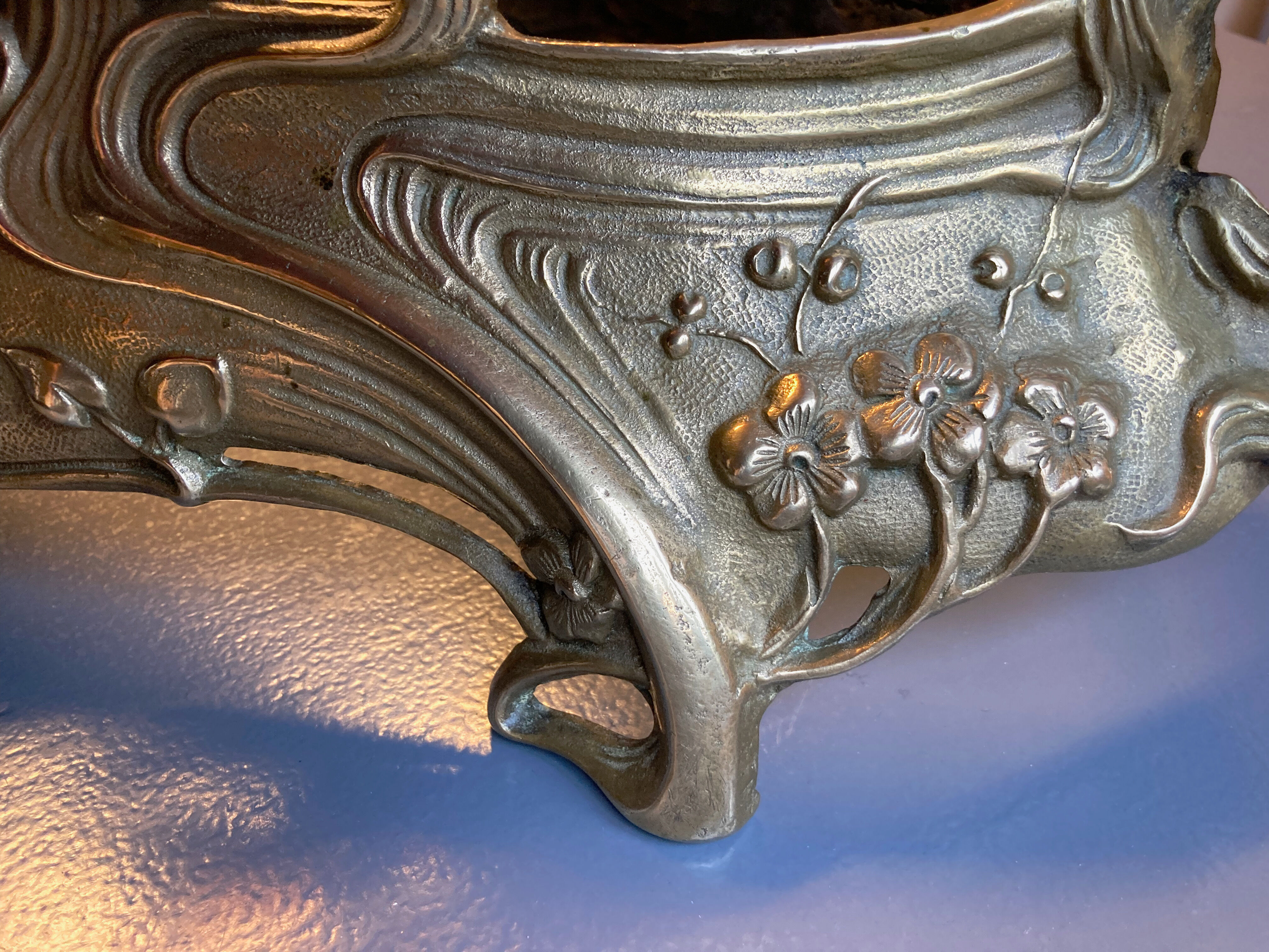 Large planter in gilded bronze Art nouvelles