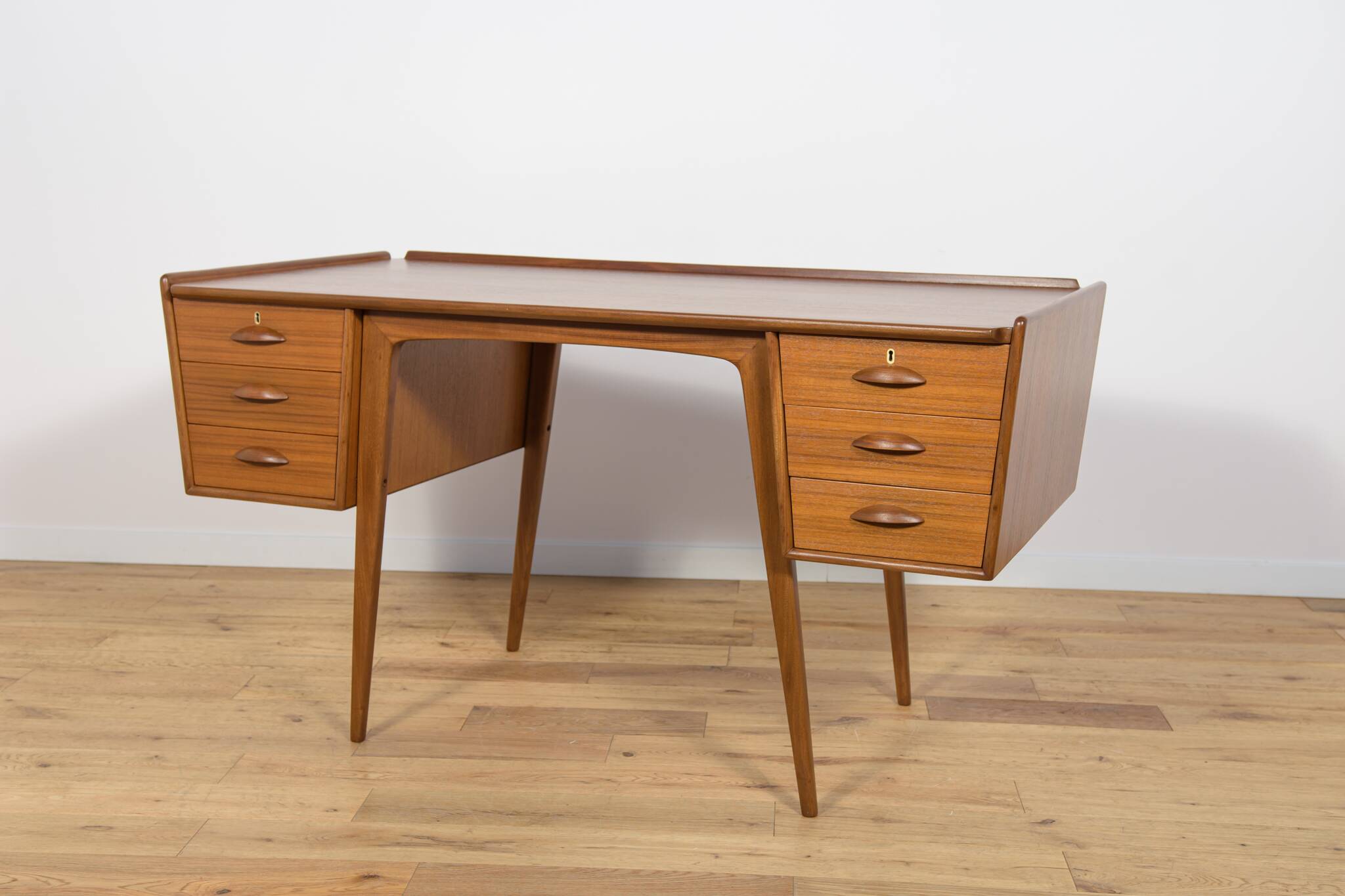 Mid-Century Teak Desk by Svante Skogh for AB Möbelfabriken Balder, Sweden, 1950s