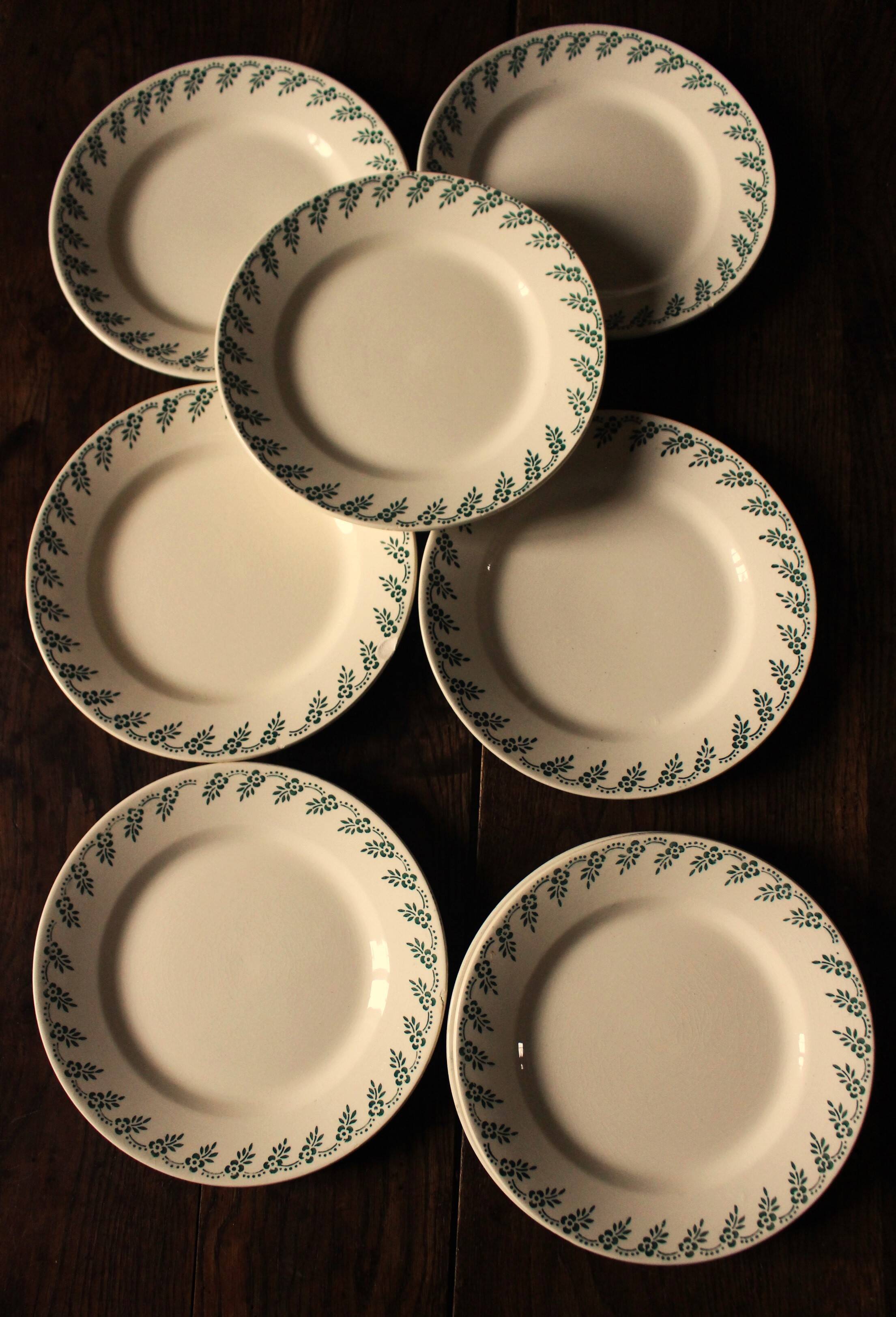 A set of 8 small plates Terre de Fer flowers green Choisy le Roi