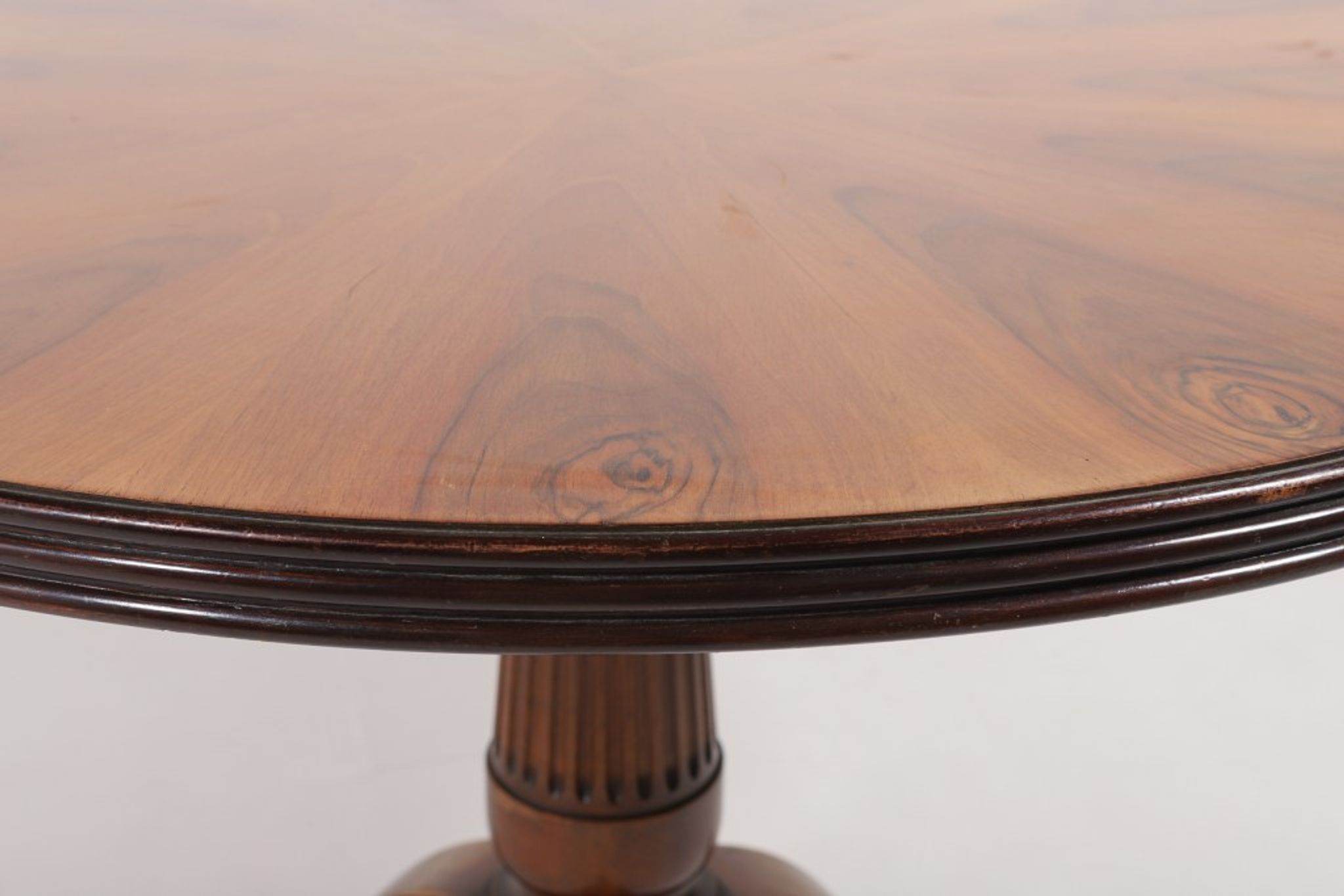 Italian round dining table in veneer, 1930s