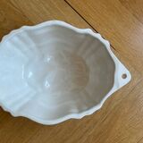 Ceramic cake mold with lemon decoration