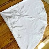 Nappe ronde en coton brodé