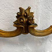 Console en bois sculpté doré et marbre de style Louis XV