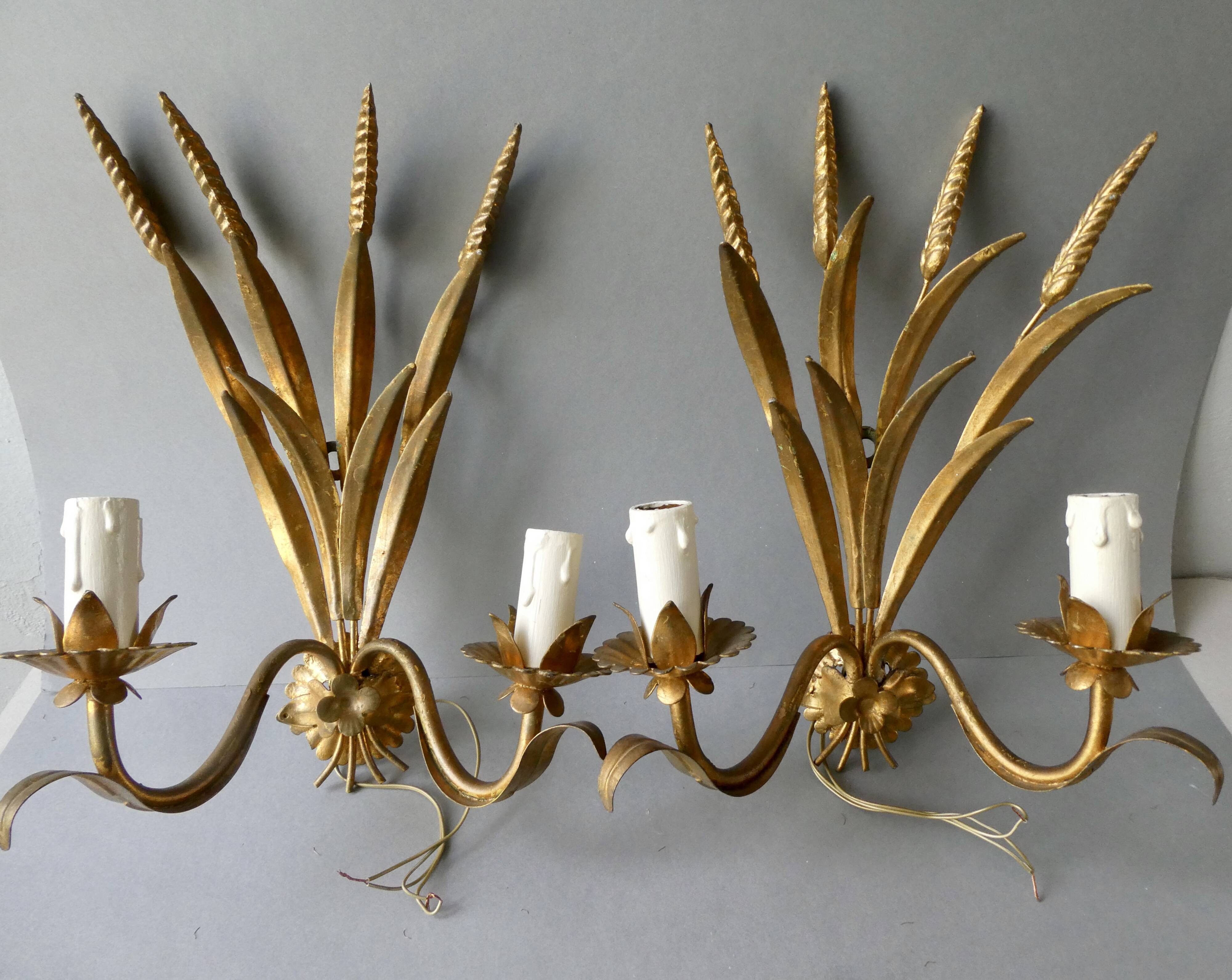 Pair of ear of wheat wall lights in gold metal, 1970s