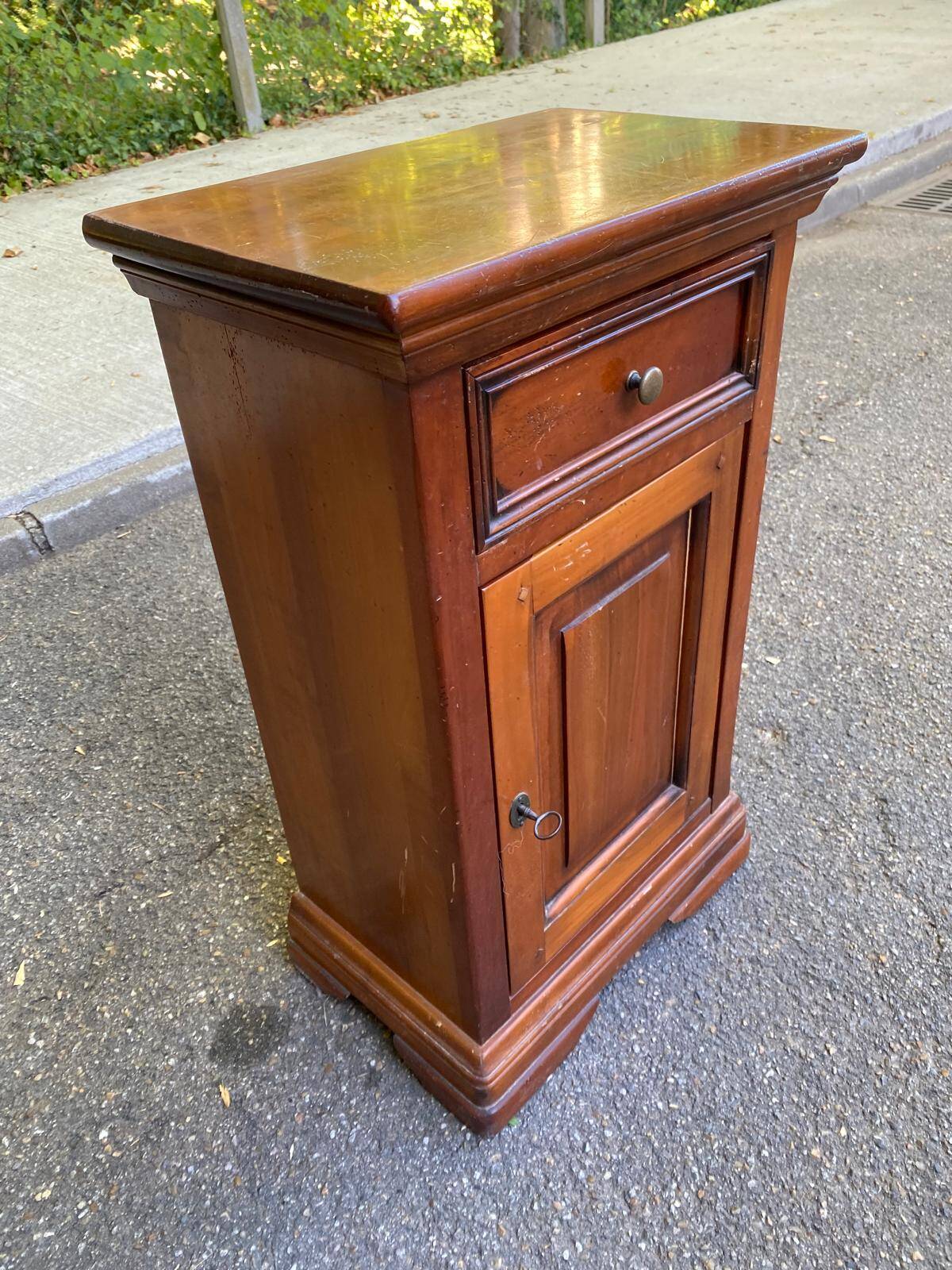 Nightstand, accent furniture in solid wood with drawer and door, 1980.