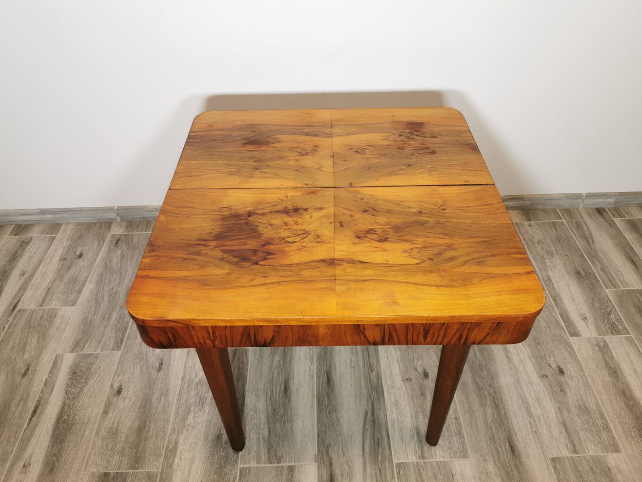 Table à manger par Jindrich Halabala