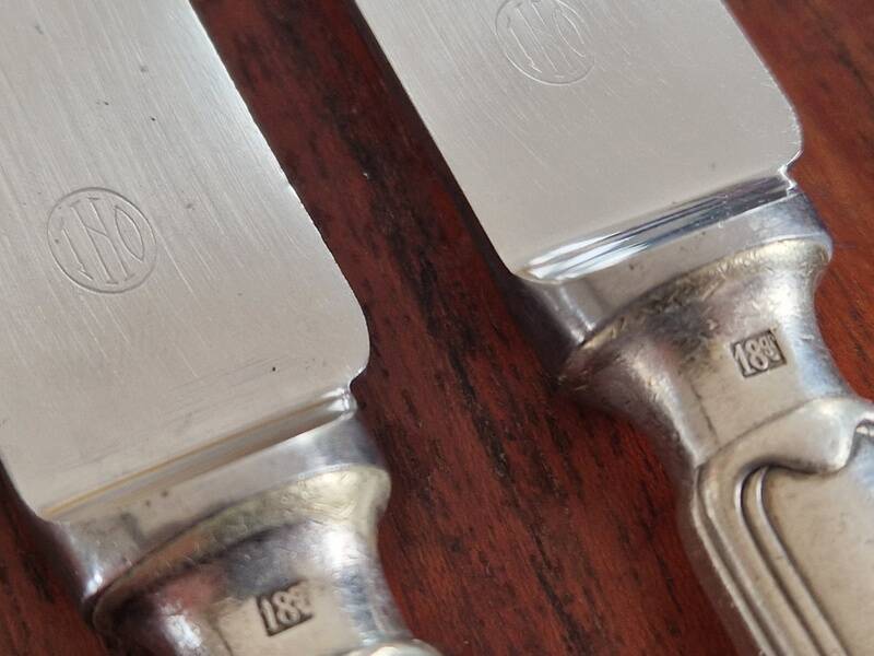 Ercuis - Set of 4 table knives model Chinon with metal outline.